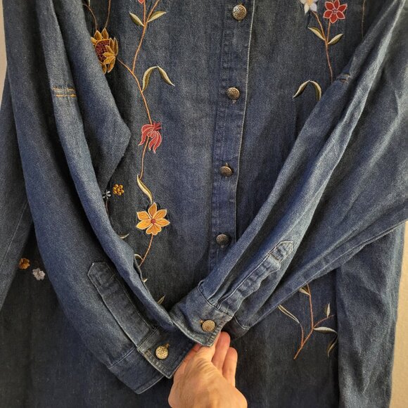 Women's 2X Plus Cotton Chambray Button Down Blouse Shacket Floral Embroidery Art - Picture 6 of 9
